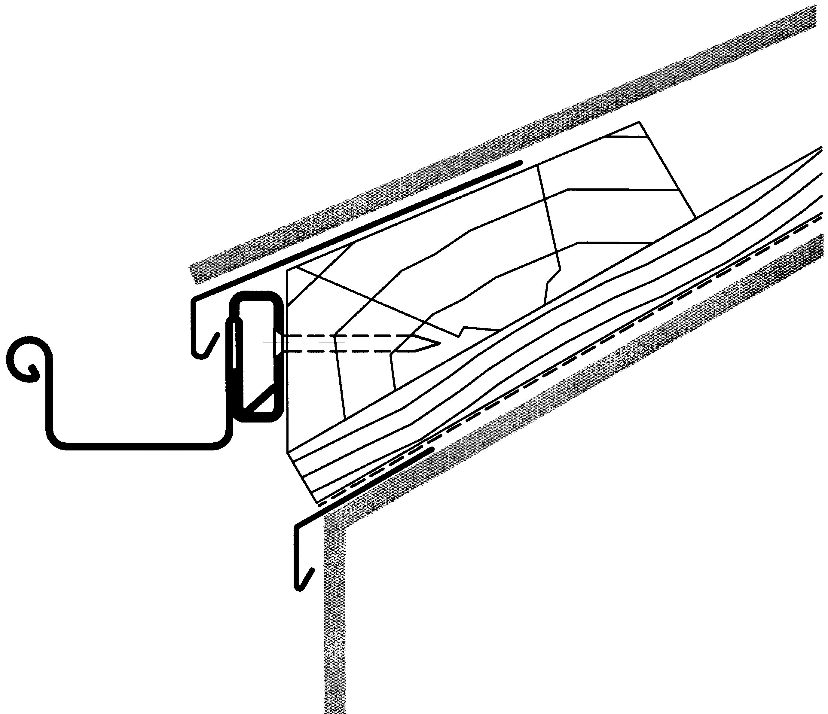 Montage der Balkonsteckrinne auf Traufbohle